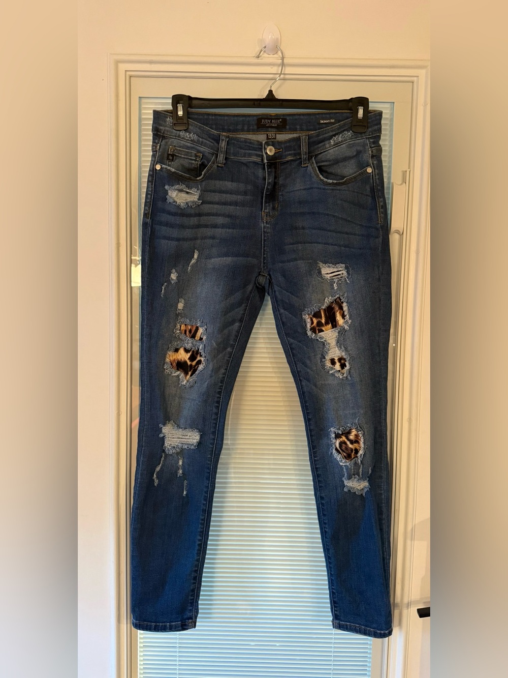 Judy Blue Distressed Skinny Jeans Leopard Accents 13/31